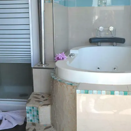 Luxury Pool With Jacuzzi And Sauna Ocean View